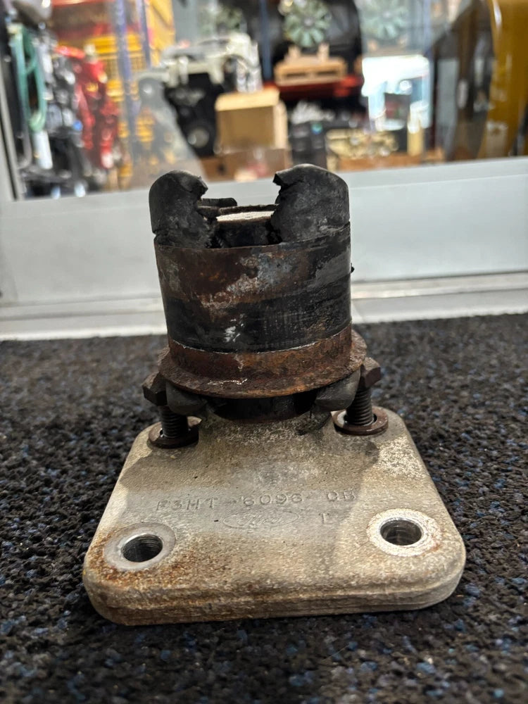 OEM Ford Motor Mount for Cummins Diesel Engine F3HT-6096-CB