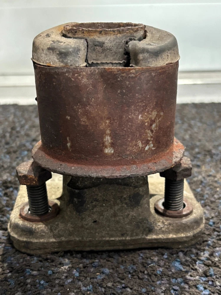 OEM Ford Motor Mount for Cummins Diesel Engine F3HT-6A070-CB