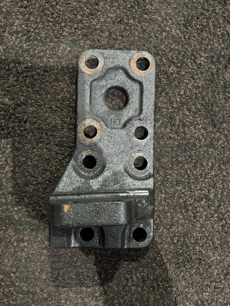 OEM Freightliner 01-30890-000 Motor Mount Bracket off Mercedes Benz Engine