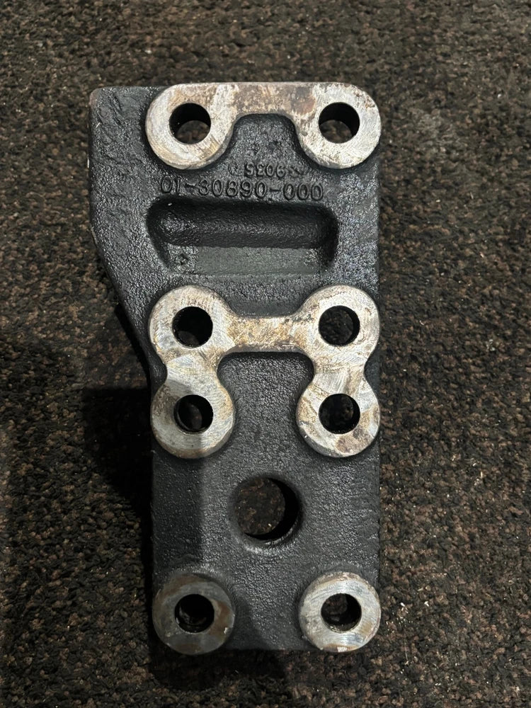 OEM Freightliner 01-30890-000 Motor Mount Bracket off Mercedes Benz Engine