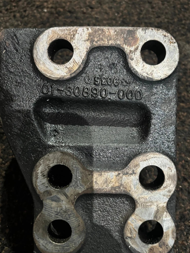 OEM Freightliner 01-30890-000 Motor Mount Bracket off Mercedes Benz Engine
