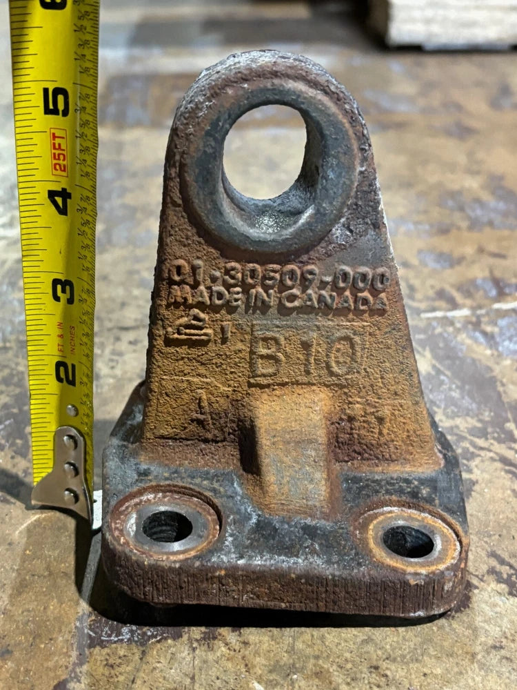 OEM Freightliner M2 LH Rear Motor Mount 01-30509-000