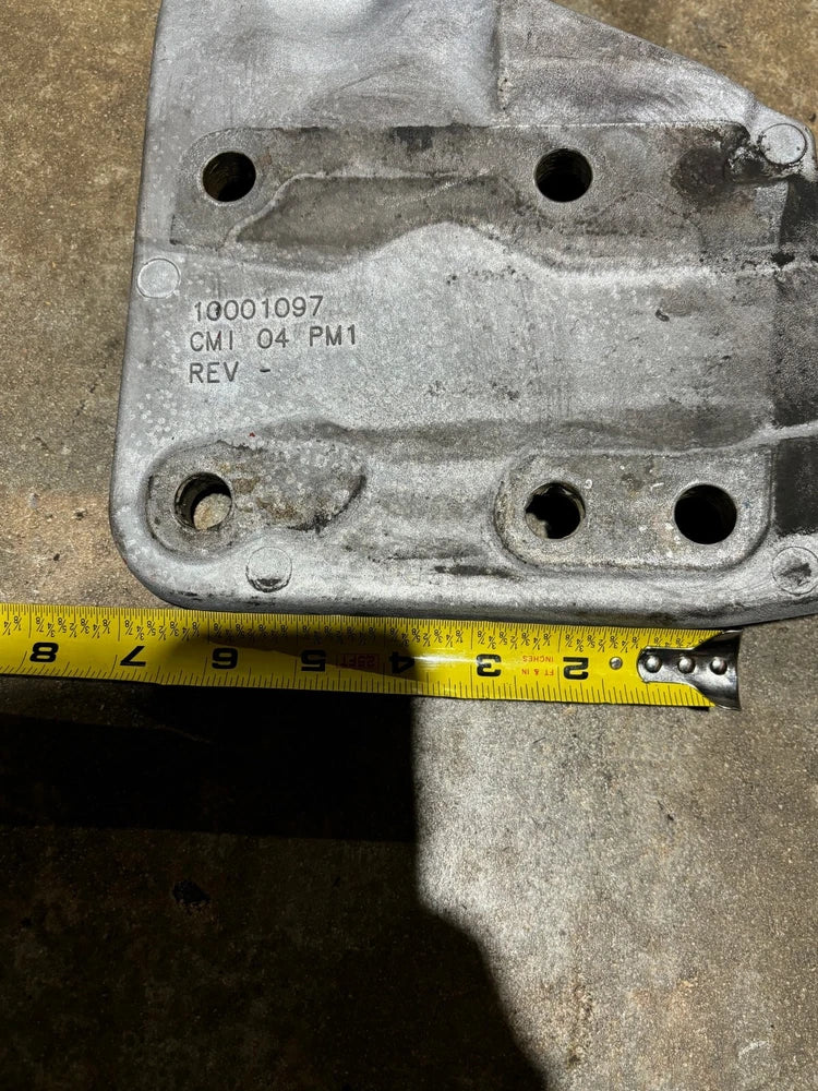 OEM Peterbilt Right Rear Engine Motor Mount off Detroit Series 60, 01-26825-001