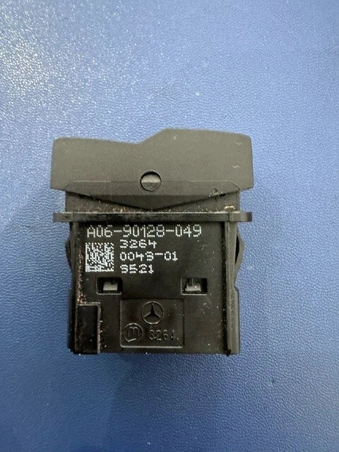 Rocker Switch- Modular Field, Multiplex, E/A, Kingpin Release A06-90128-049