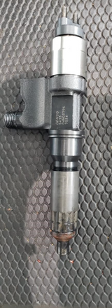 Isuzu 4HK1 OEM Diesel Engine Denso Fuel Injectors 5471 5473 5472 7034 7033 8973297032