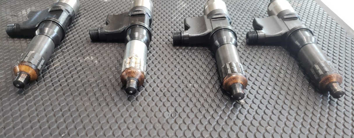 Isuzu 4HK1 OEM Diesel Engine Denso Fuel Injectors 5471 5473 5472 7034 7033 8973297032