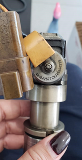 International DT466E Diesel Engine Fuel Injector, 1842577C93