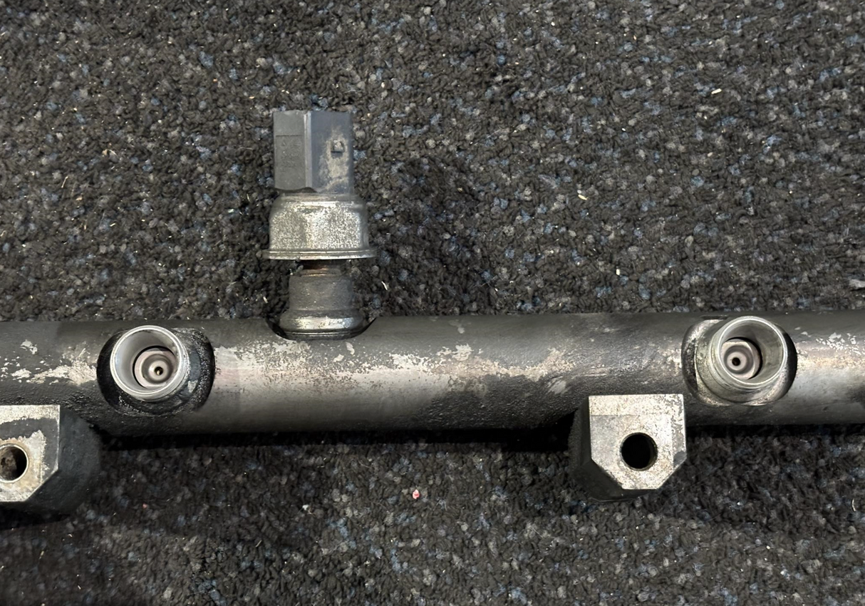 Paccar mx-13 diesel engine fuel rail 7210-0513